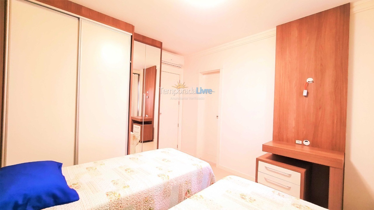 Apartamento para aluguel de temporada em Itapema (Meia Praia)