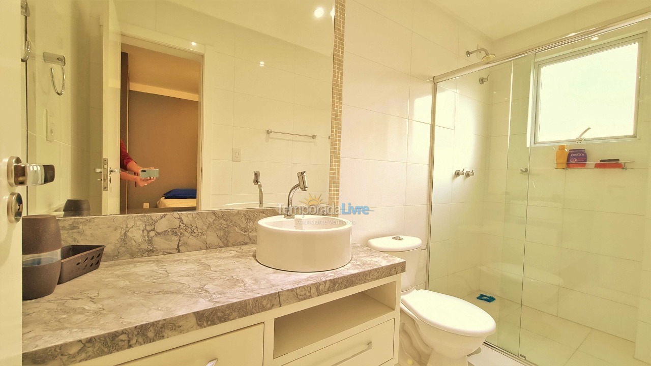 Apartamento para aluguel de temporada em Itapema (Meia Praia)