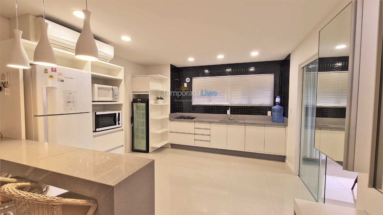 Apartamento para aluguel de temporada em Itapema (Meia Praia)