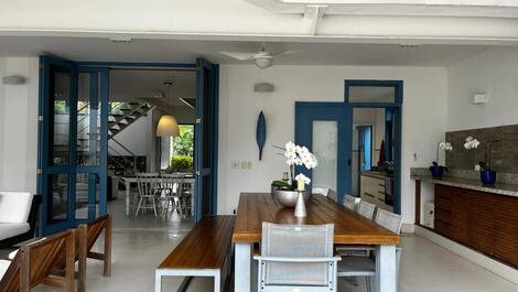 Beautiful high-end house for rent on Praia da Bale.