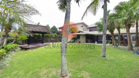 Casa com 7 dormitórios de frente para o mar praia de Mariscal