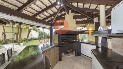 Casa com 7 dormitórios de frente para o mar praia de Mariscal