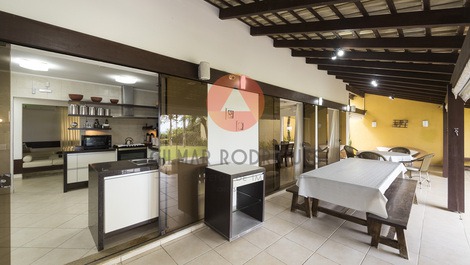 Casa com 7 dormitórios de frente para o mar praia de Mariscal