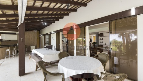 Casa com 7 dormitórios de frente para o mar praia de Mariscal