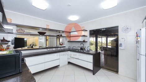 Casa com 7 dormitórios de frente para o mar praia de Mariscal