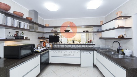 Casa com 7 dormitórios de frente para o mar praia de Mariscal