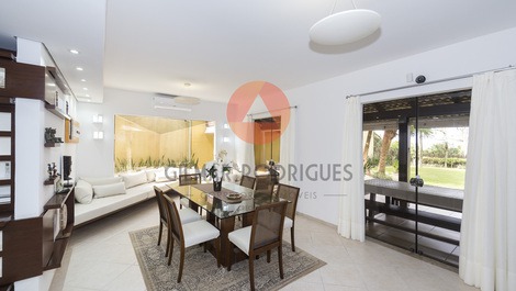 Casa com 7 dormitórios de frente para o mar praia de Mariscal