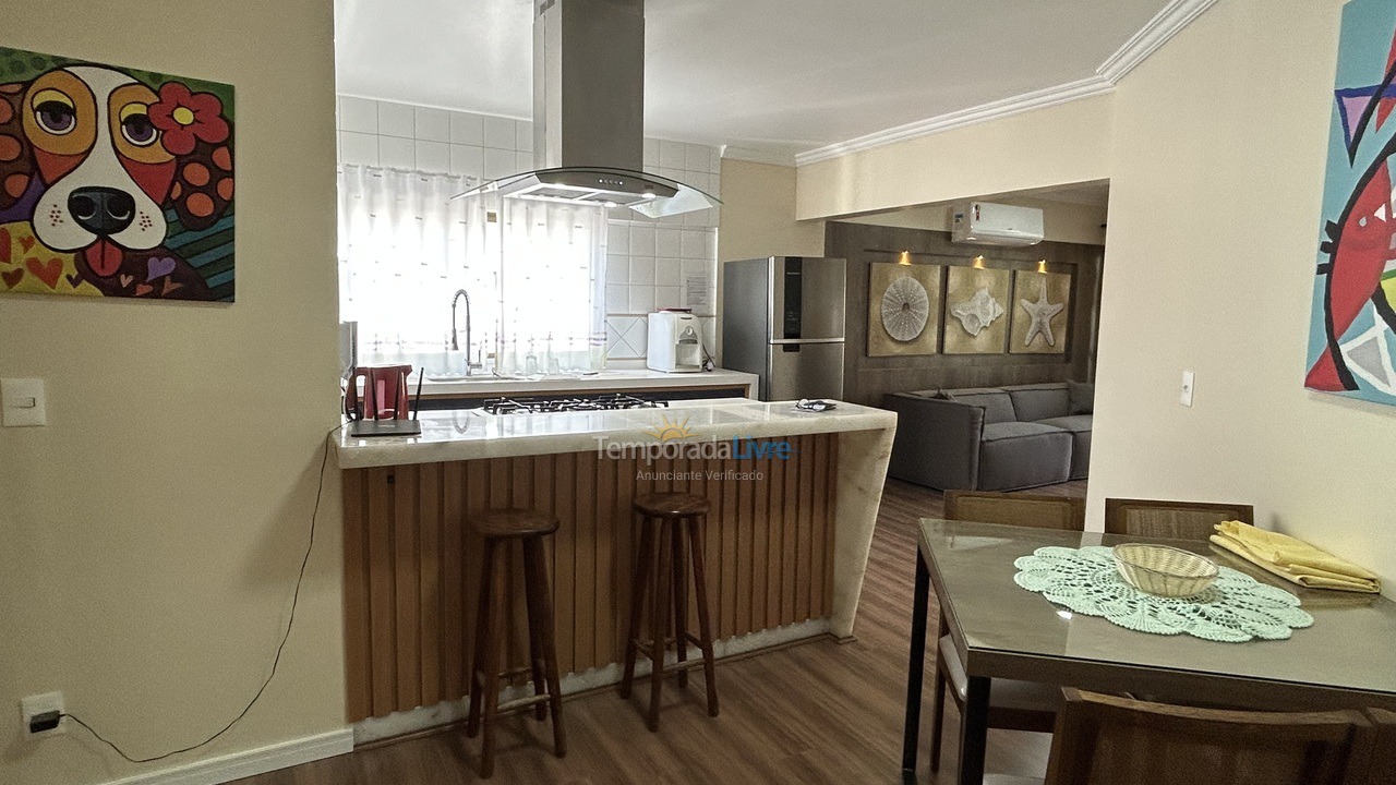 Apartamento para aluguel de temporada em Bombinhas (Praia de Bombas)