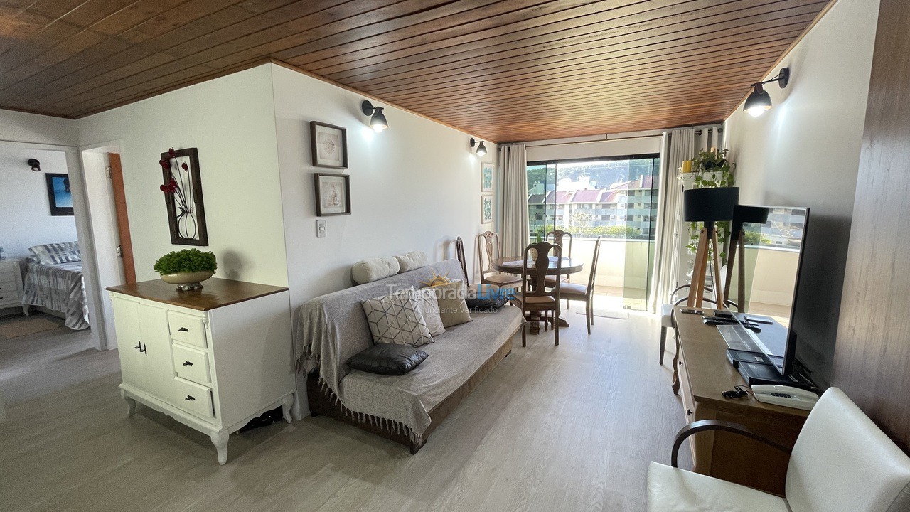 Apartamento para aluguel de temporada em Florianópolis (Praia Brava)