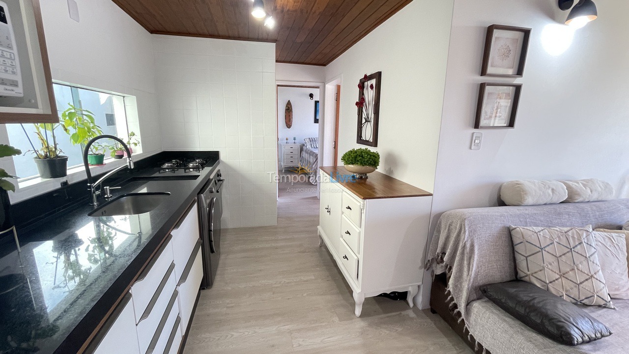 Apartamento para aluguel de temporada em Florianópolis (Praia Brava)