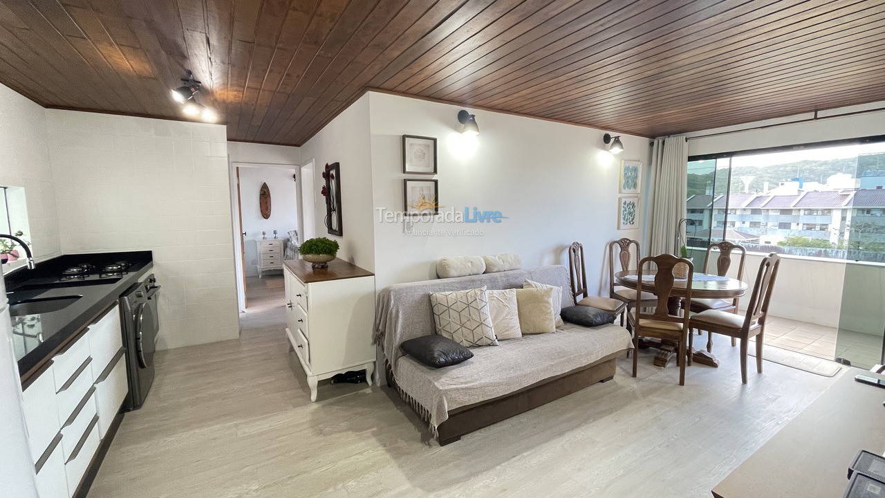 Apartamento para aluguel de temporada em Florianópolis (Praia Brava)