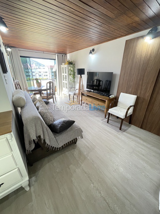 Apartamento para aluguel de temporada em Florianópolis (Praia Brava)
