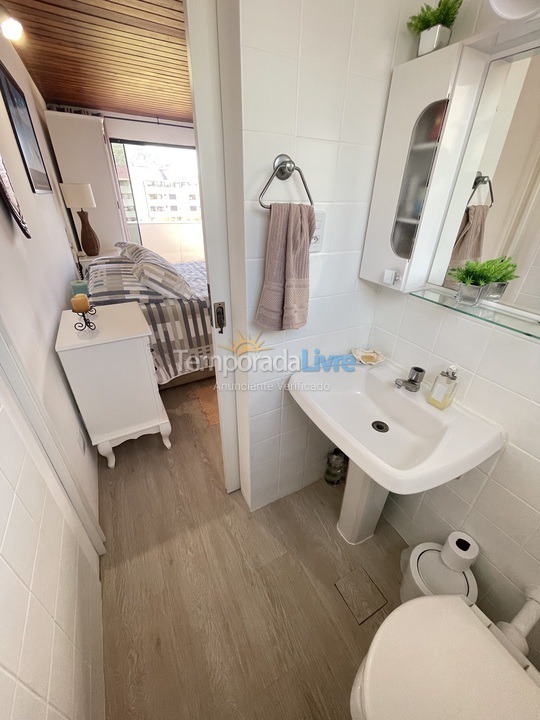 Apartamento para aluguel de temporada em Florianópolis (Praia Brava)