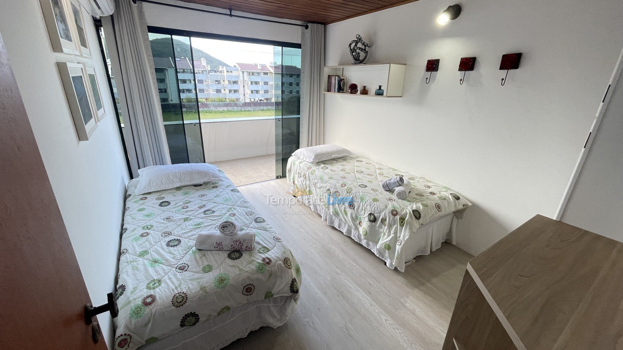 Apartamento para aluguel de temporada em Florianópolis (Praia Brava)