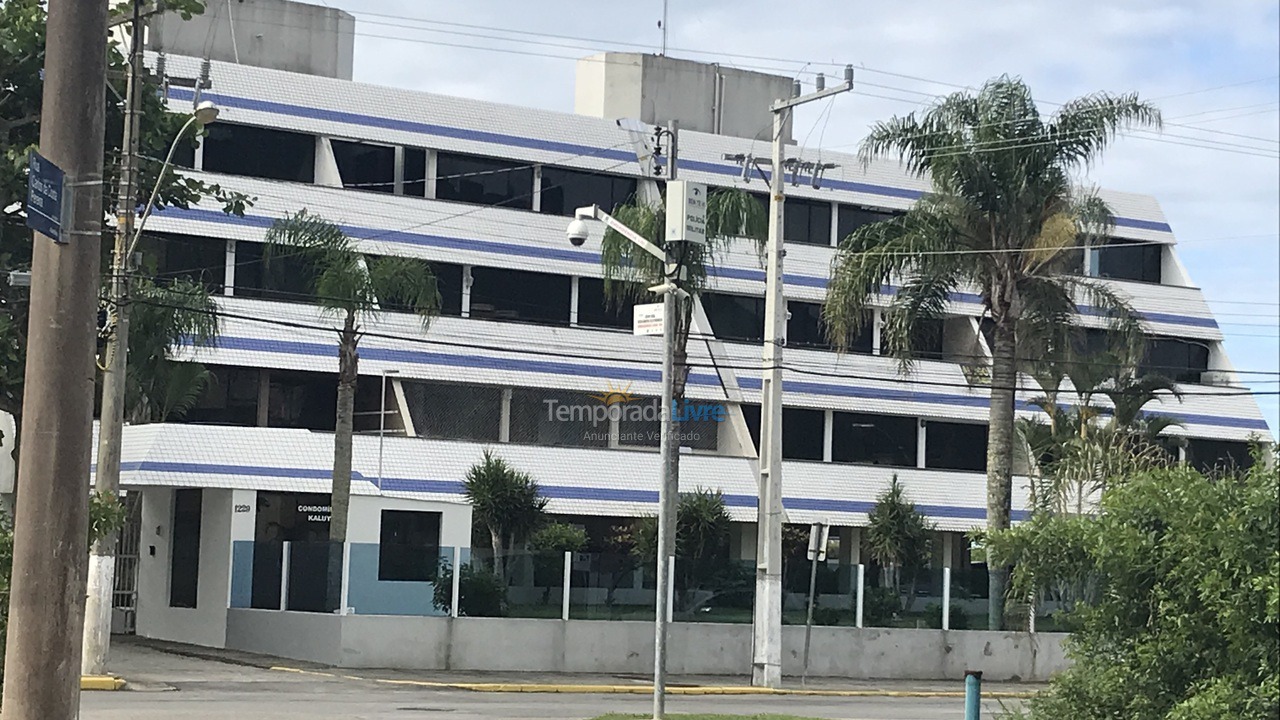 Apartamento para aluguel de temporada em Florianópolis (Praia Brava)