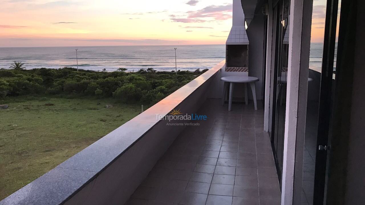 Apartamento para aluguel de temporada em Florianópolis (Praia Brava)