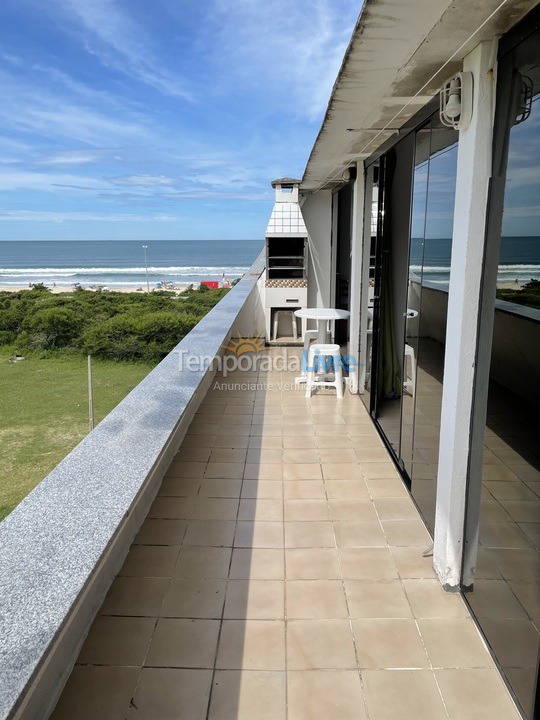 Apartamento para aluguel de temporada em Florianópolis (Praia Brava)