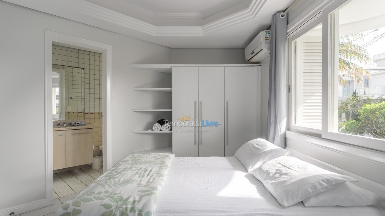 Casa para aluguel de temporada em Florianopolis (Jurerê Internacional)