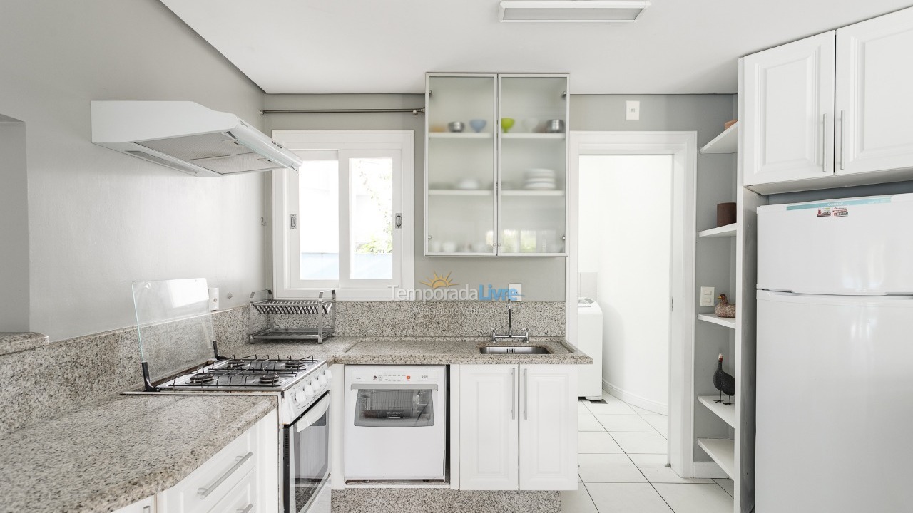 Casa para aluguel de temporada em Florianopolis (Jurerê Internacional)