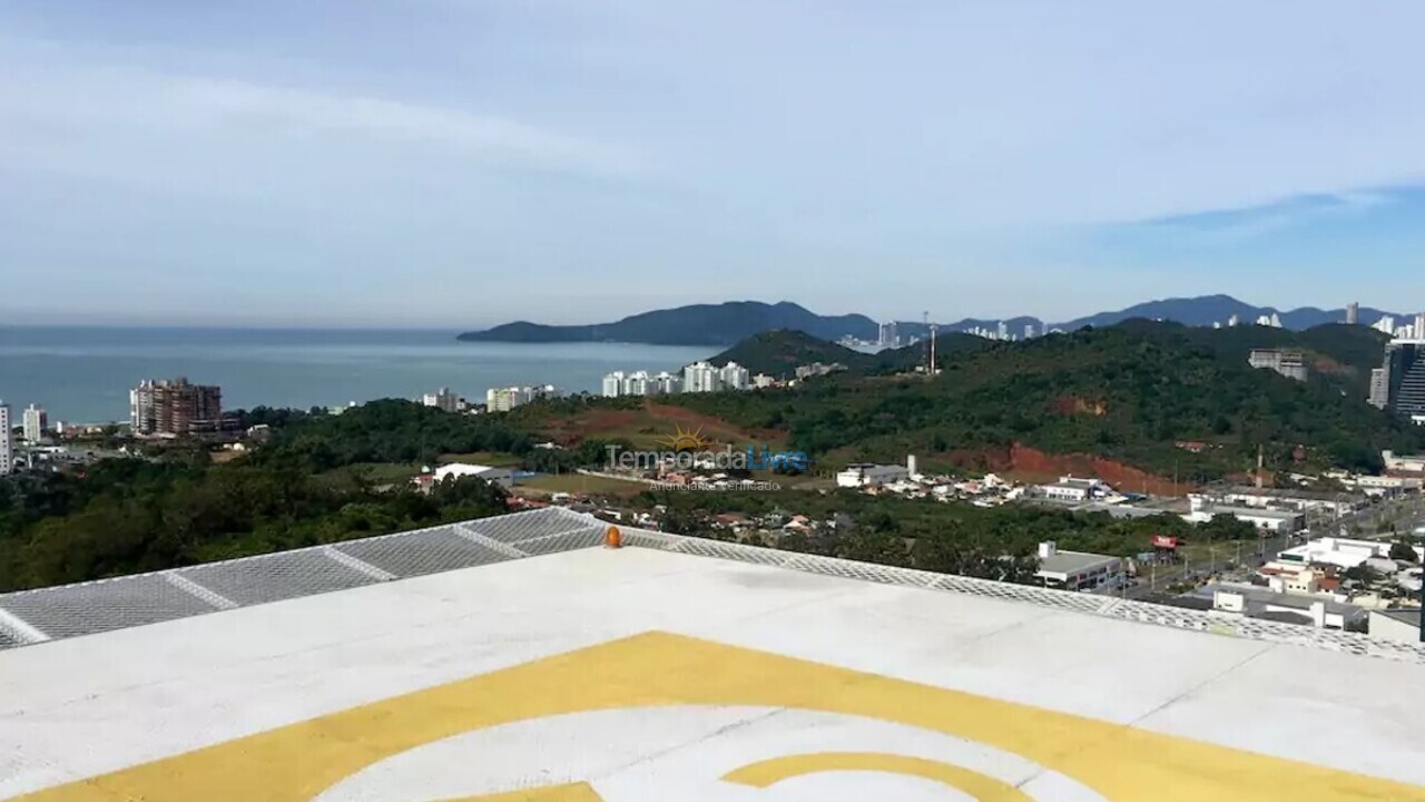 Apartamento para aluguel de temporada em Itajaí (Praia Brava)