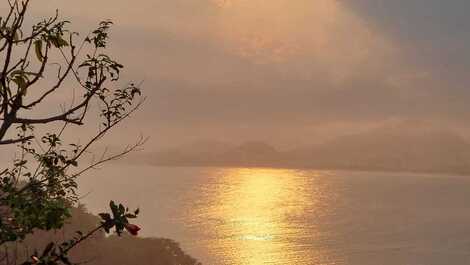 Cobertura Guaruja,80 mts da praia,Ar cond.Wifi. 2 vagas.Serv.praia.