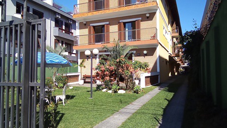Apartamento em condomínio vista para o mar e piscina em Ubatuba