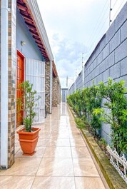 Casa em condomínio fechado com Piscina e Churrasqueira Privativa 🌴