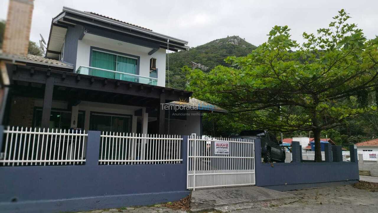 Casa para alquiler de vacaciones em Bombinhas (Praia da Conceição)