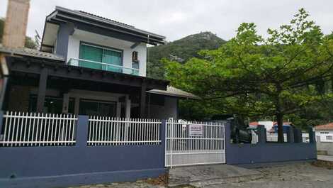Casa para alugar em Bombinhas - Praia da Conceição