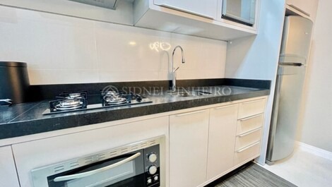 APARTAMENTO 02 DORMITÓRIOS NA PRAIA DO CENTRO COM PISCINA COLETIVA