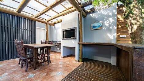 275 - Excelente apartamento de 01 dormitorio en Praia de Mariscal