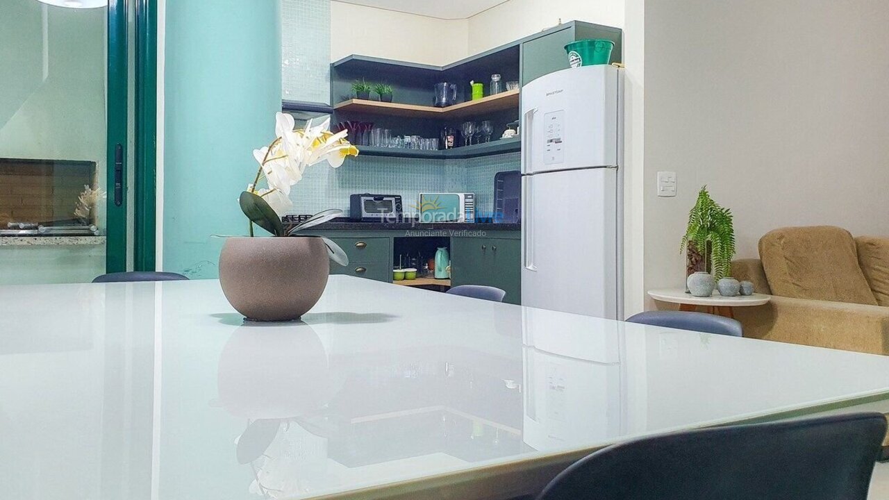 Apartamento para aluguel de temporada em Ubatuba (Praia Grande)