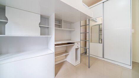 054 - Hermoso apartamento de 3 dormitorios en el centro de Bombas