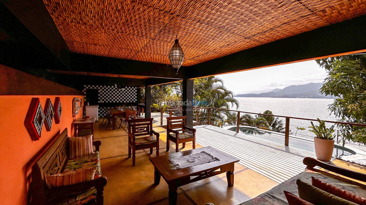 Casa para alquiler de vacaciones em Ilhabela (Barra Velha)