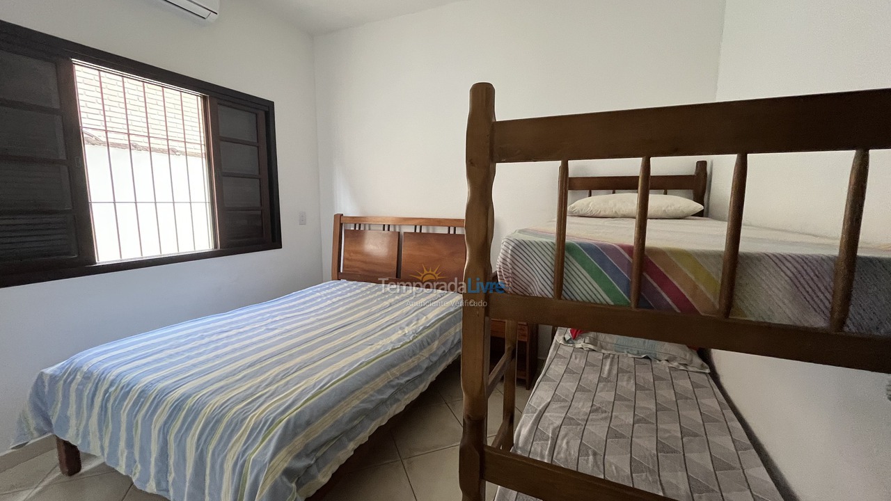 Casa para aluguel de temporada em Ubatuba (Praia das Toninhas)