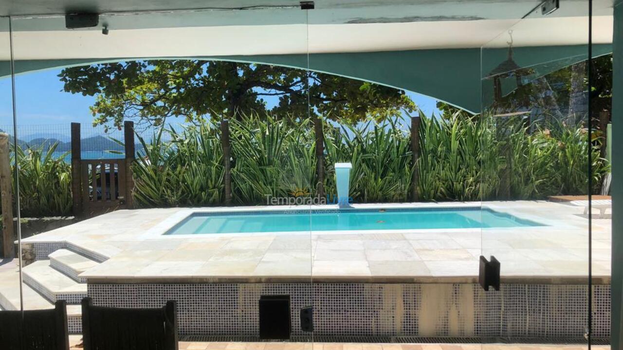 House for vacation rental in Ubatuba (Praia das Toninhas)