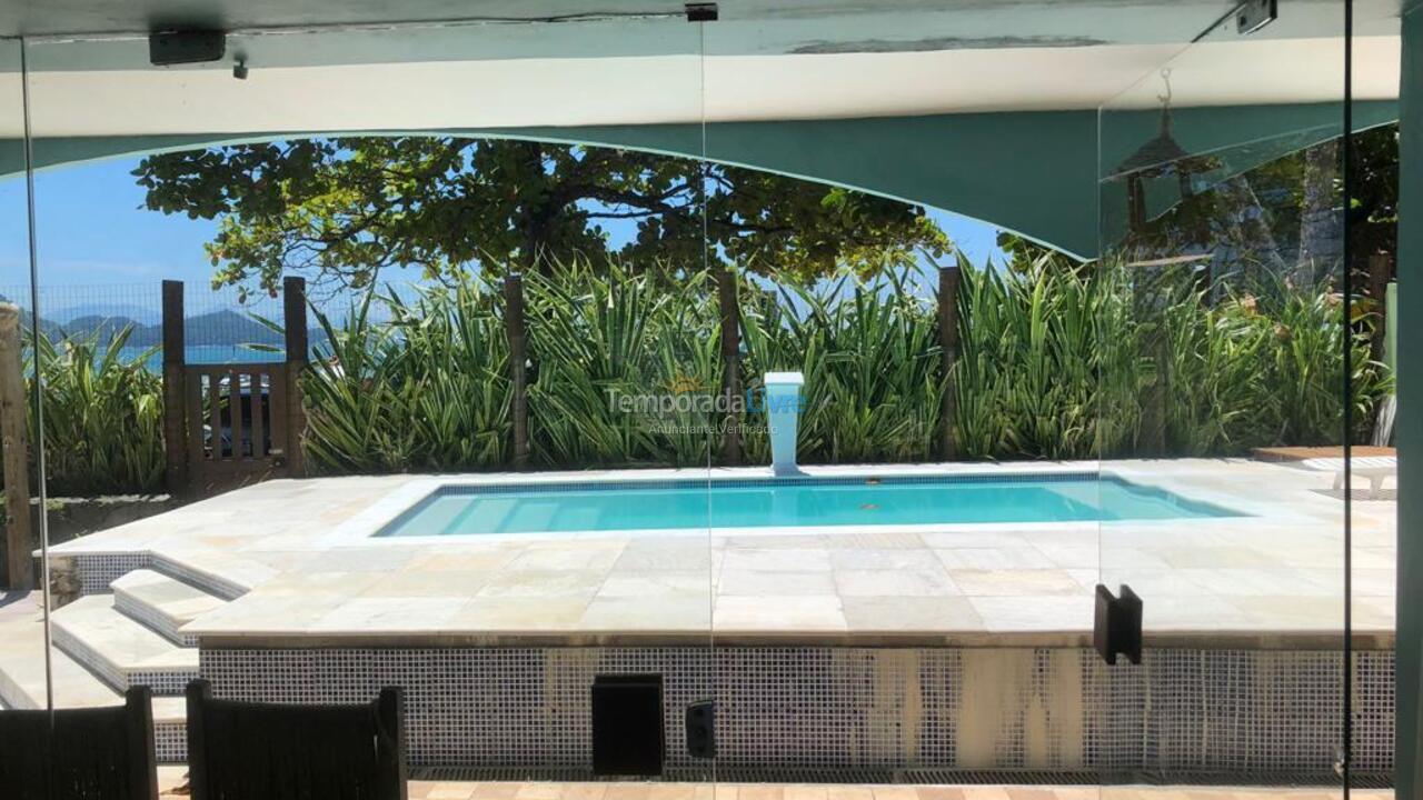 Casa para aluguel de temporada em Ubatuba (Praia das Toninhas)