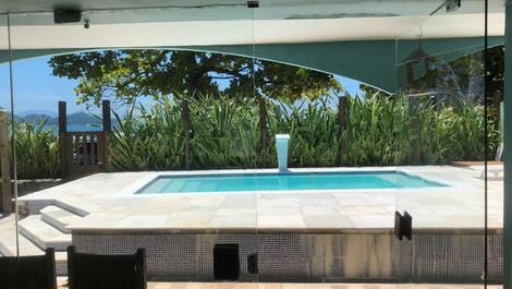 Linda Casa Beira Mar com piscina em Ubatuba