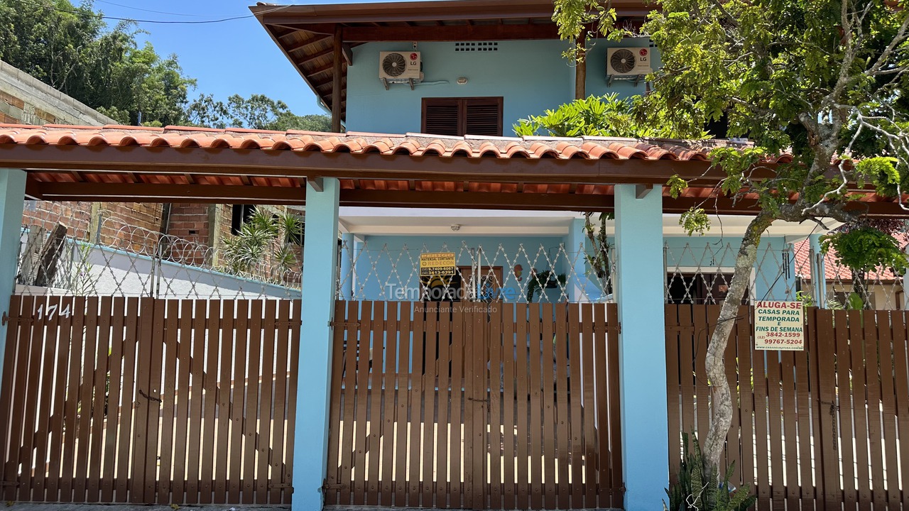 House for vacation rental in Ubatuba (Praia das Toninhas)