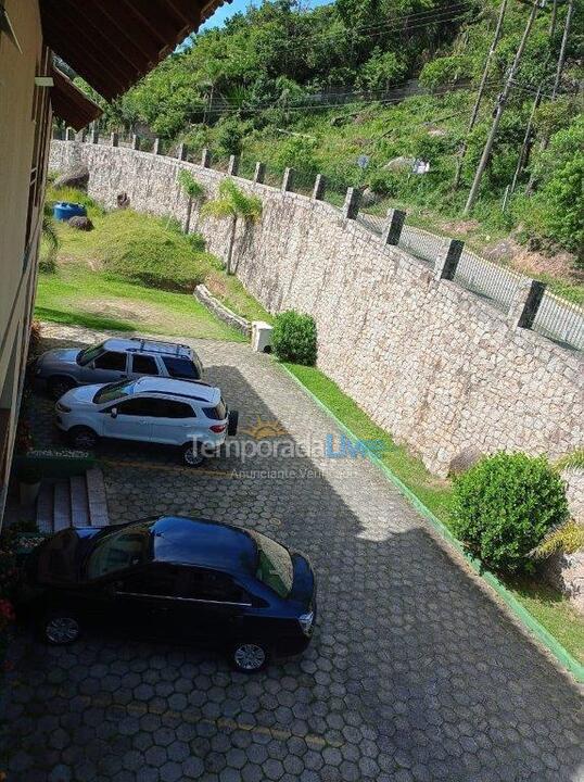 Apartamento para aluguel de temporada em Governador Celso Ramos (Praia das Cordas)