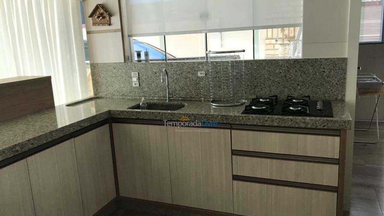 Casa para alquiler de vacaciones em Bombinhas (Praia de Bombas)