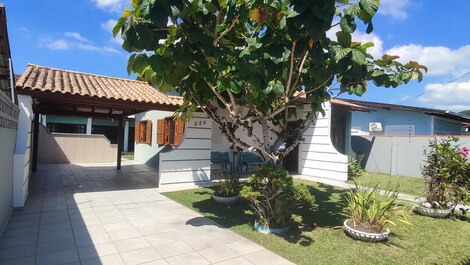 Excellent house with 04 bedrooms and pool, 250m from the beach