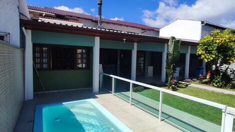 Excellent house with 04 bedrooms and pool, 250m from the beach