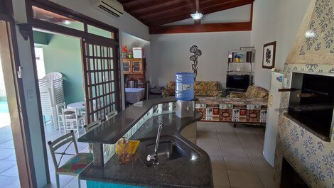 Excellent house with 04 bedrooms and pool, 250m from the beach