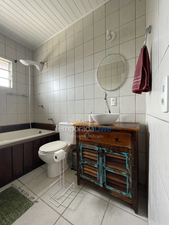 Casa para aluguel de temporada em Florianopolis (Daniela)