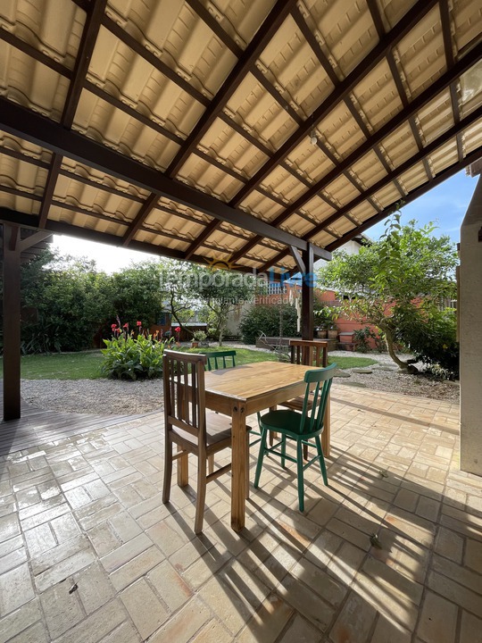 Casa para aluguel de temporada em Florianopolis (Daniela)