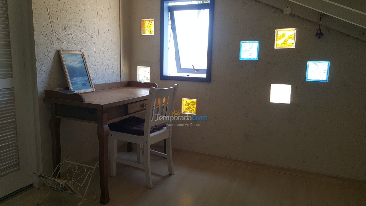 Casa para aluguel de temporada em Florianopolis (Daniela)