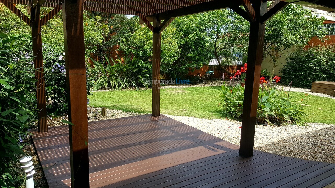 Casa para aluguel de temporada em Florianopolis (Daniela)