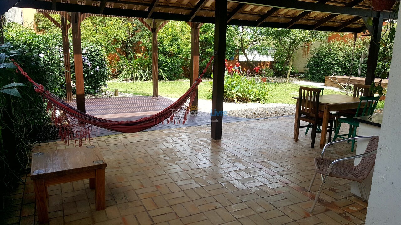 Casa para aluguel de temporada em Florianopolis (Daniela)