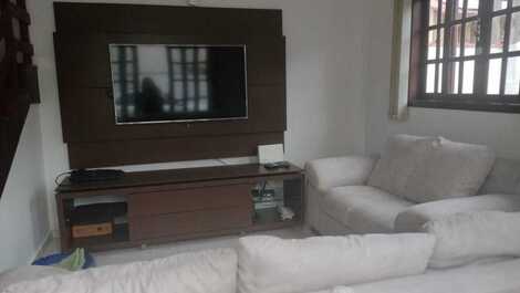 BEAUTIFUL TONINHAS BEACH HOUSE 3 BEDROOMS (2 SUITES) WITH POOL